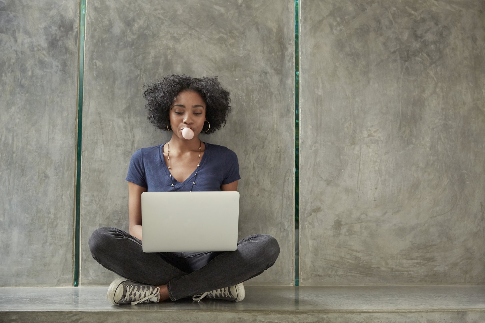 Woman-computer-writing.jpg