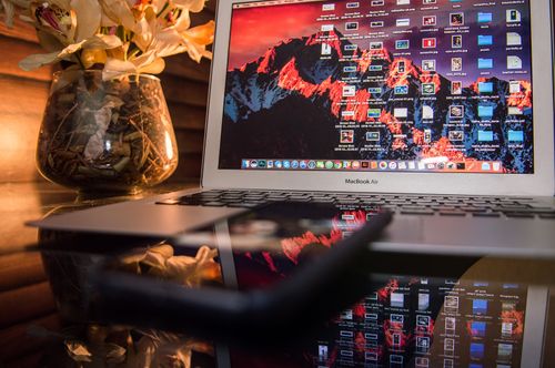 Negative-space-bright-macbook-computer-office-desk-caio-resende.jpg